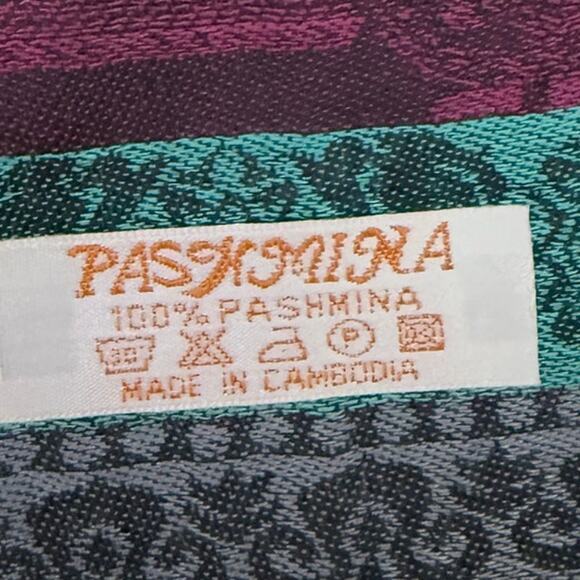 Vintage 100% New Pasmina Scarf of Angkor Wat Temple in Cambodia - Picture 4 of 6